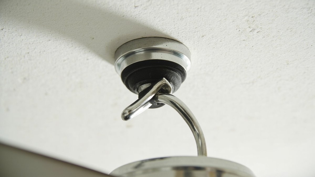 Cangkuk Kipas Siling: Konkrit atau Siling Plaster