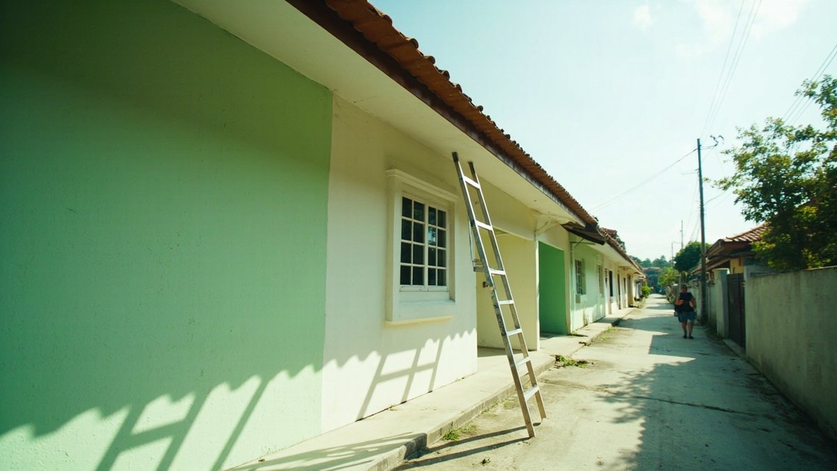 Seri Kembangan单层排屋正午重新粉刷并更换屋顶瓦片