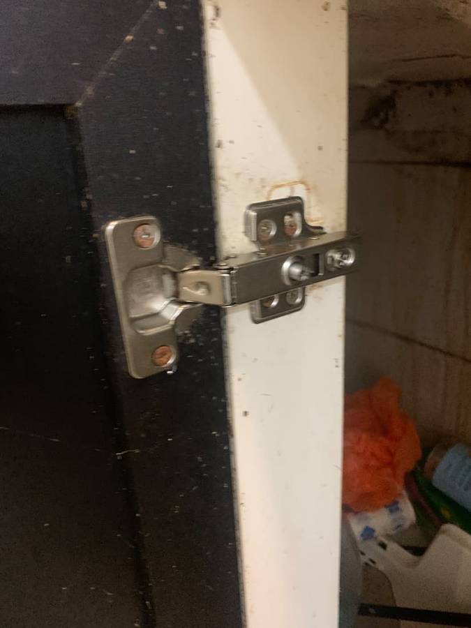 After: Soft-close hinge swap